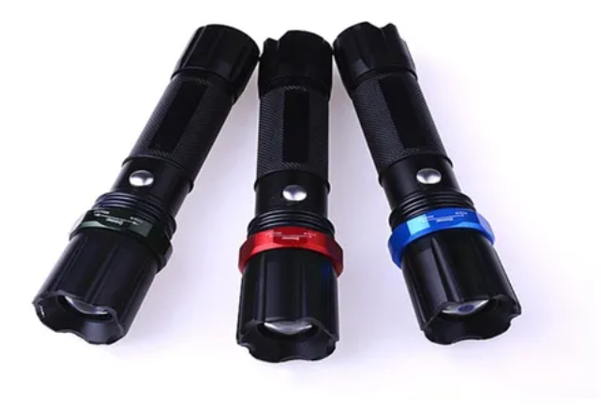 Linterna Tactica Led Recargable Zoom Swat Con Accesorios